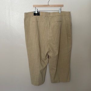 NWT Worthington Wide Leg Crop. Size 24W